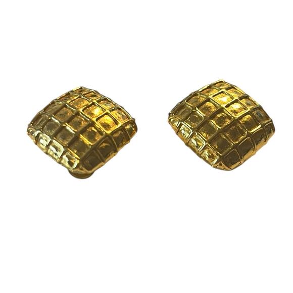 Chanel Quilted "Matelassé" 24k Gold Plated Clip-On Earrings Original Box - Picture 8 of 12